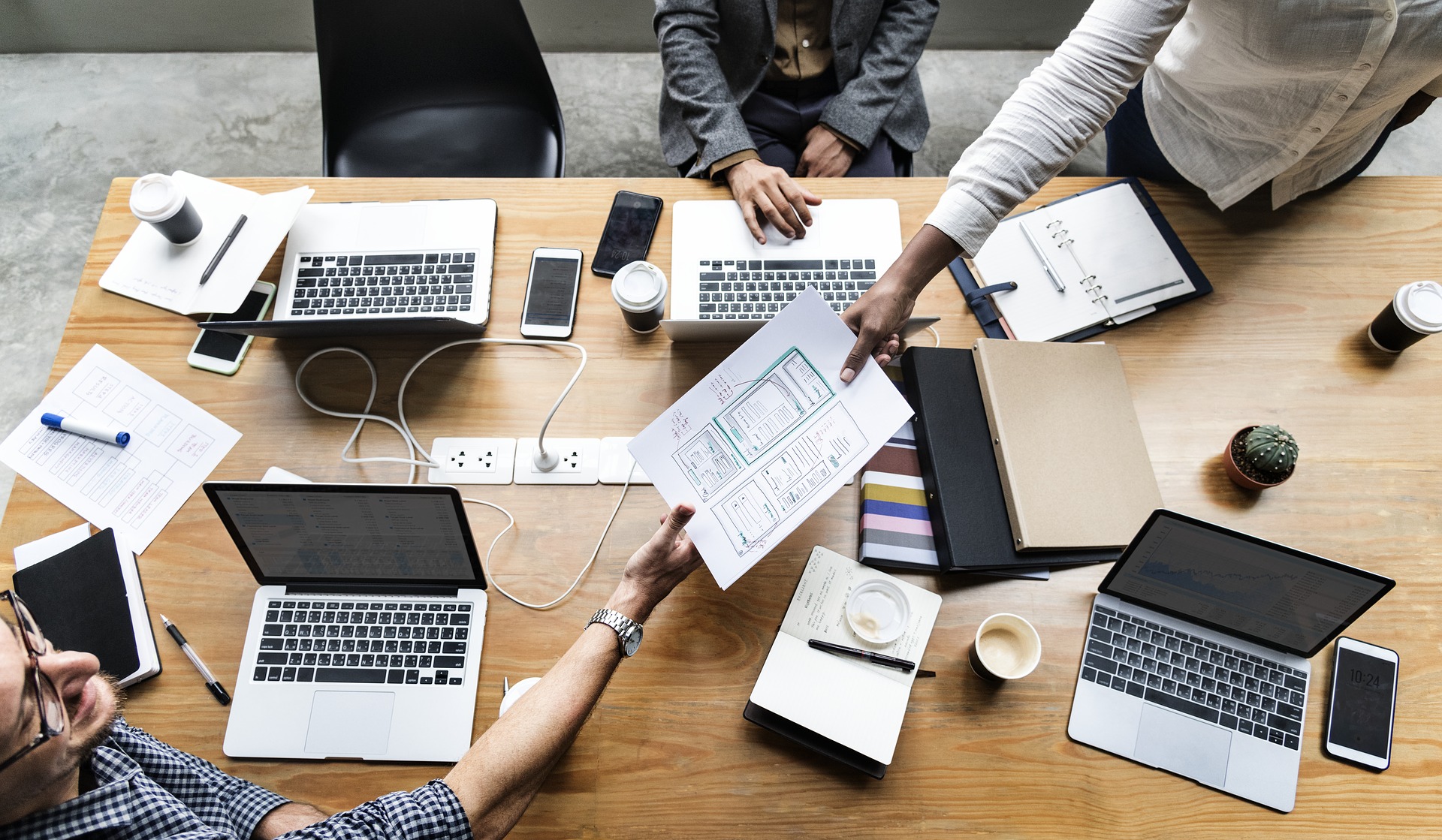 seo hub كيف يمكن للذكاء الاصطناعي مساعدة الشركات الصغيرة على الابتكار والنمو؟